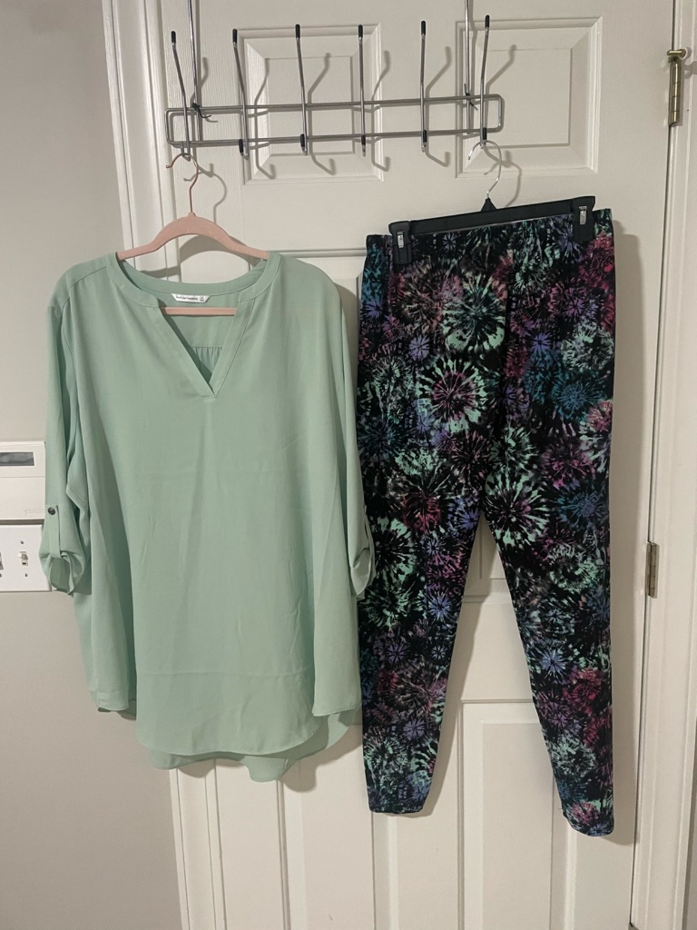 Mint Green Blouse 3xl with extra plush tie dye leggings